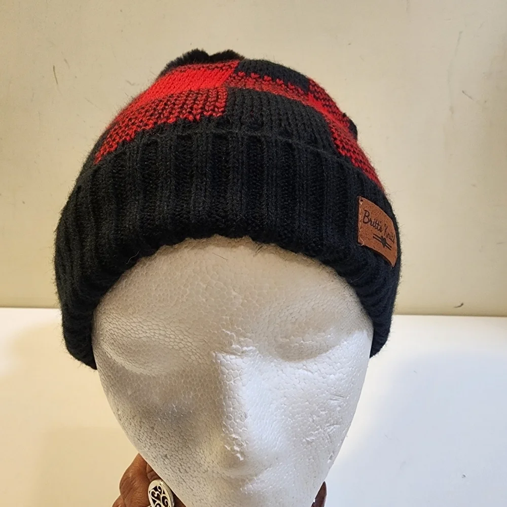 BRITT'S KNITs Buffalo Plaid Knit Beanie with Pom Nwt